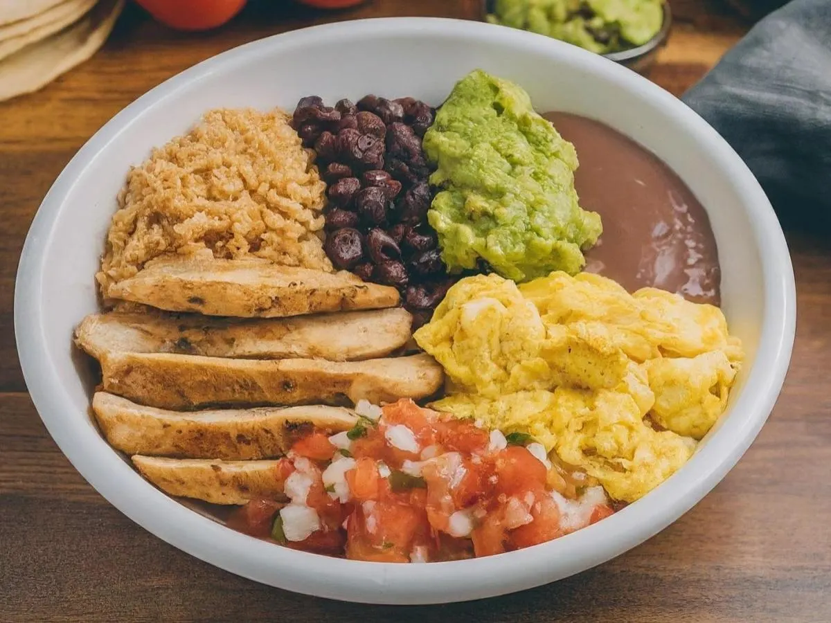 Vegetarian Breakfast Bowl with Vegan Chicken Vegetarian Breakfast Bowl with Vegan Chicken