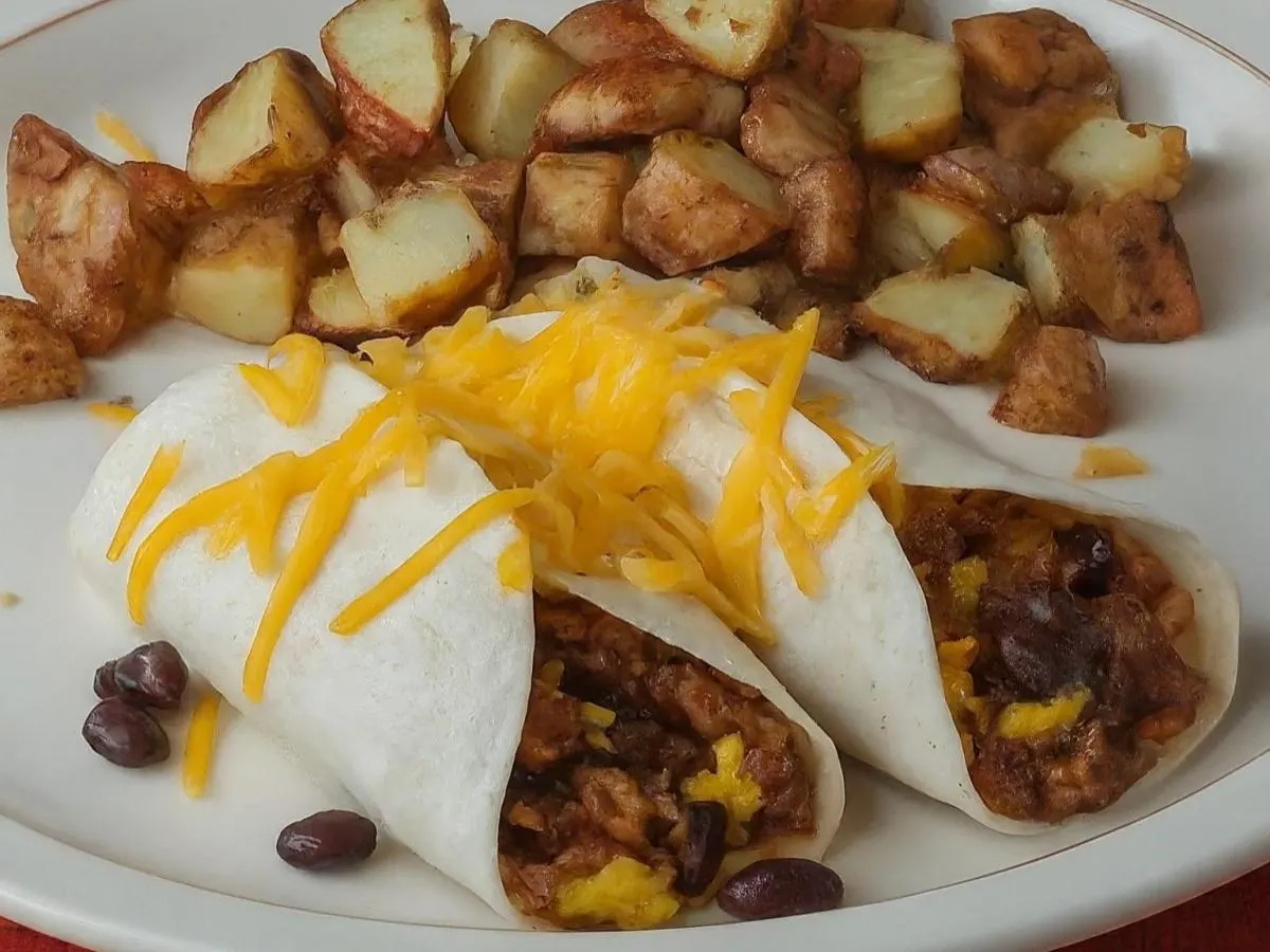 Mexican Breakfast with Pork Sausage Burrito Mexican Breakfast with Pork Sausage Burrito