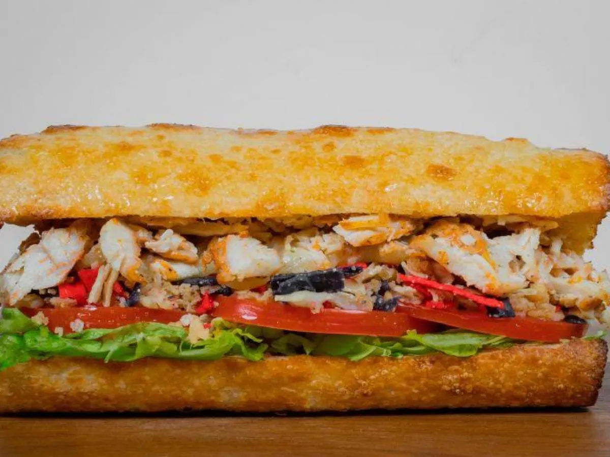 Crispy Crunchy Chicken Sandwich with Garden Salad Crispy Crunchy Chicken Sandwich with Garden Salad