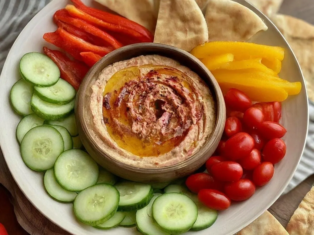 Hummus Platter With Roasted Red Pepper Hummus