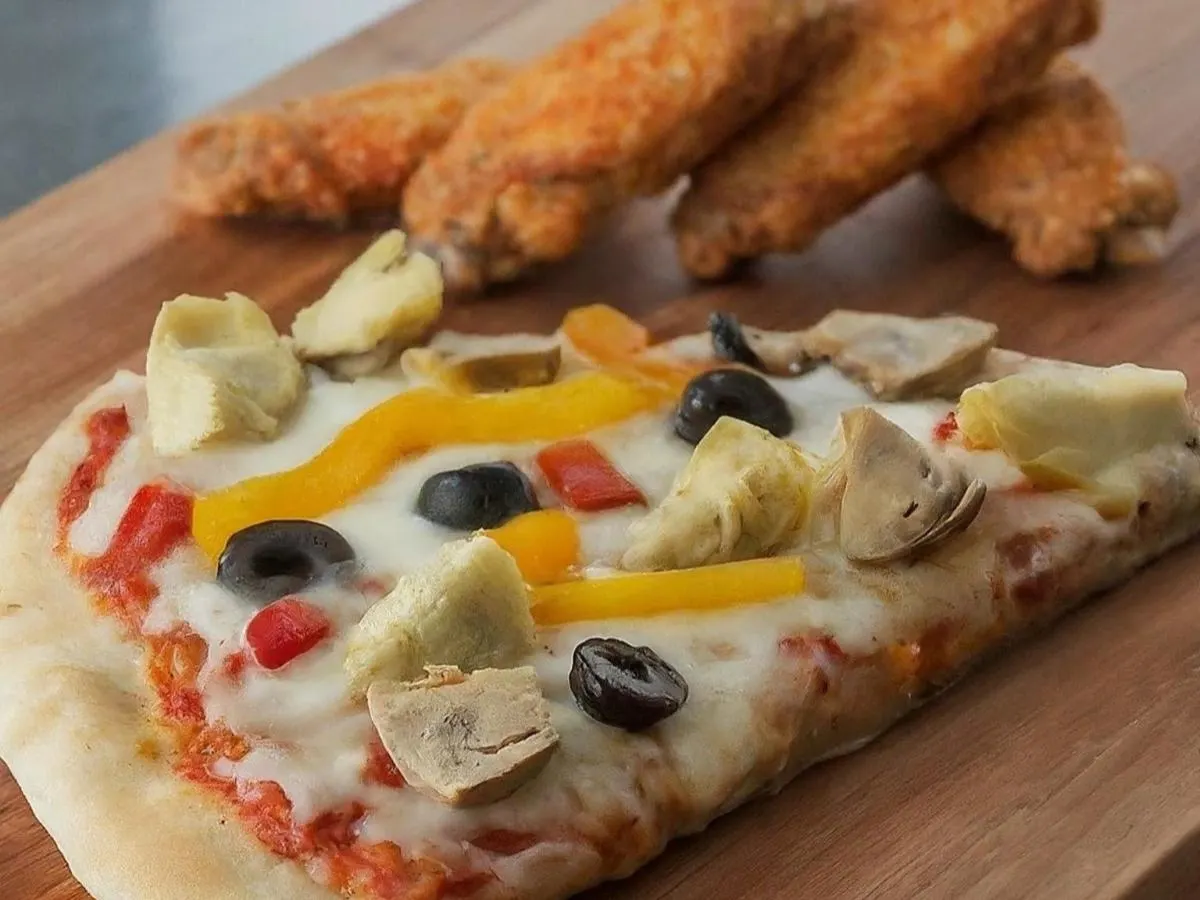 DF Personal Garden Veggie Pizza & Side Salad & Boneless Plain Wings (No Ranch)