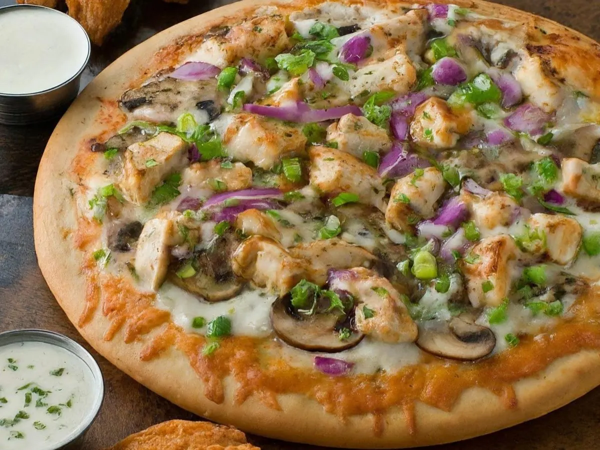 Personal Small Chicken & Garlic Gourmet Pizza (No Tomatoes) & Boneless BBQ Wings