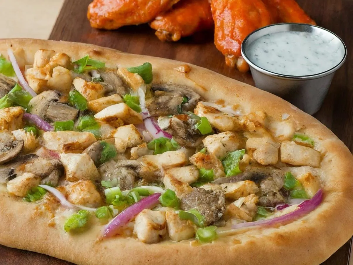 Small Chicken & Garlic Gourmet Pizza (No Tomatoes) & Boneless Mild Buffalo Wings