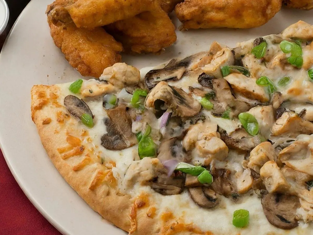 Personal Small Chicken & Garlic Gourmet Pizza (No Tomato) & Boneless Plain Wings