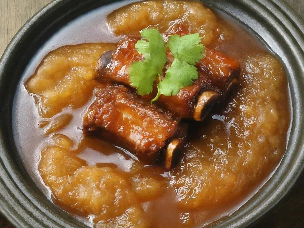 Braised Fish Maw & Chicken in Red Gravy with Rice Braised Fish Maw & Chicken in Red Gravy with Rice
