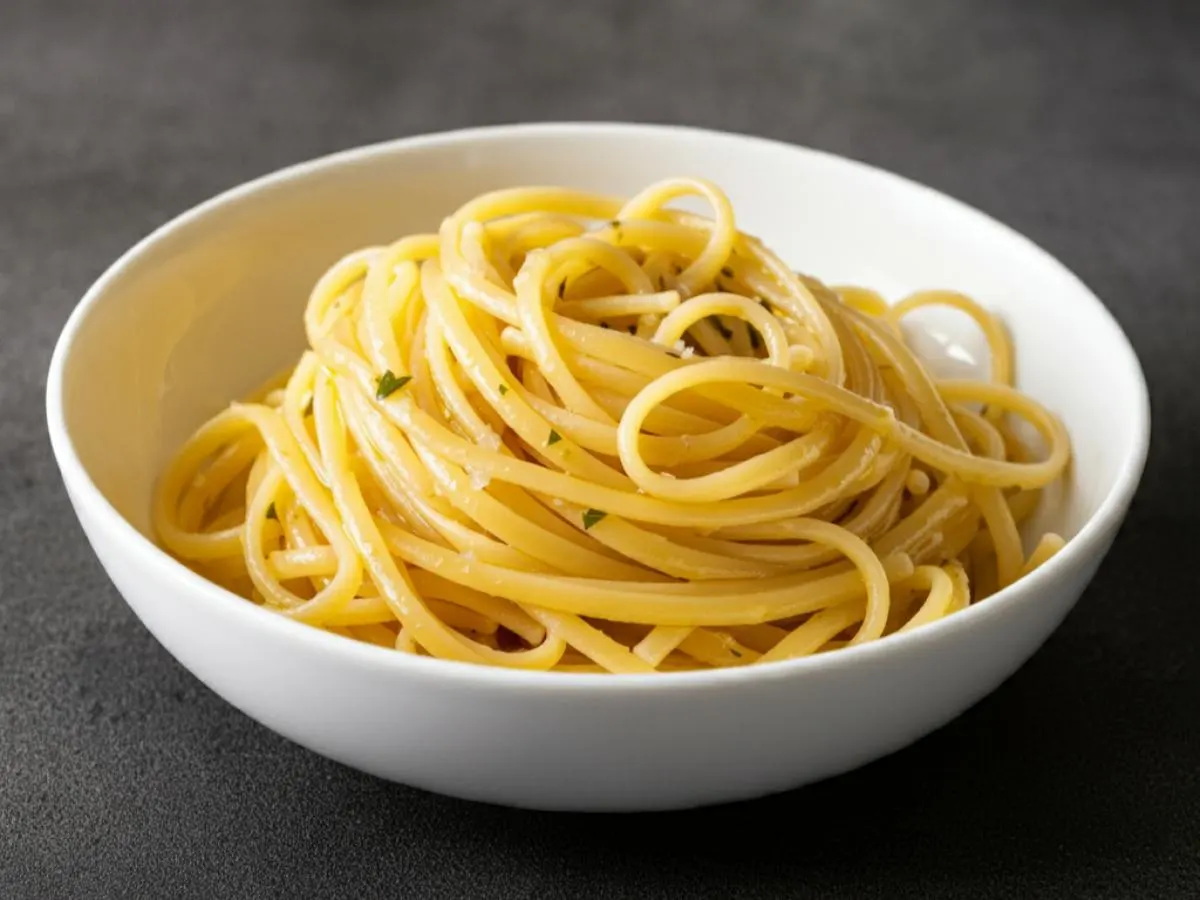 Gluten Free Spaghetti Aglio Olio - Vegan/No Cheese Gluten Free Spaghetti Aglio Olio - Vegan/No Cheese
