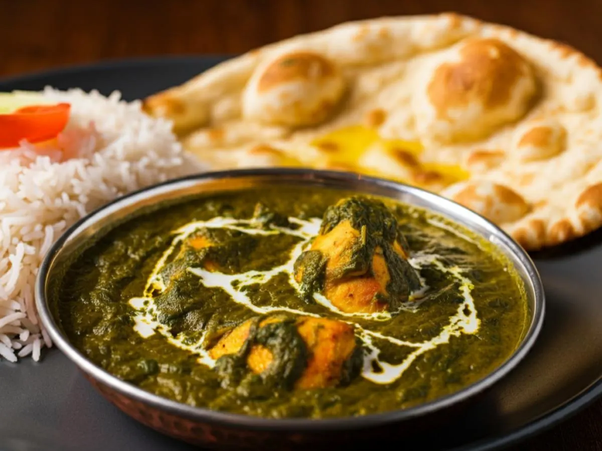 Saag Chicken, White Rice & Butter Naan [16oz]