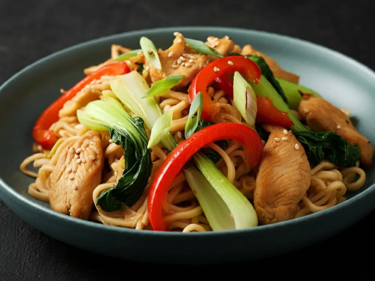 Stir Fried Noodle with Chicken Stir Fried Noodle with Chicken