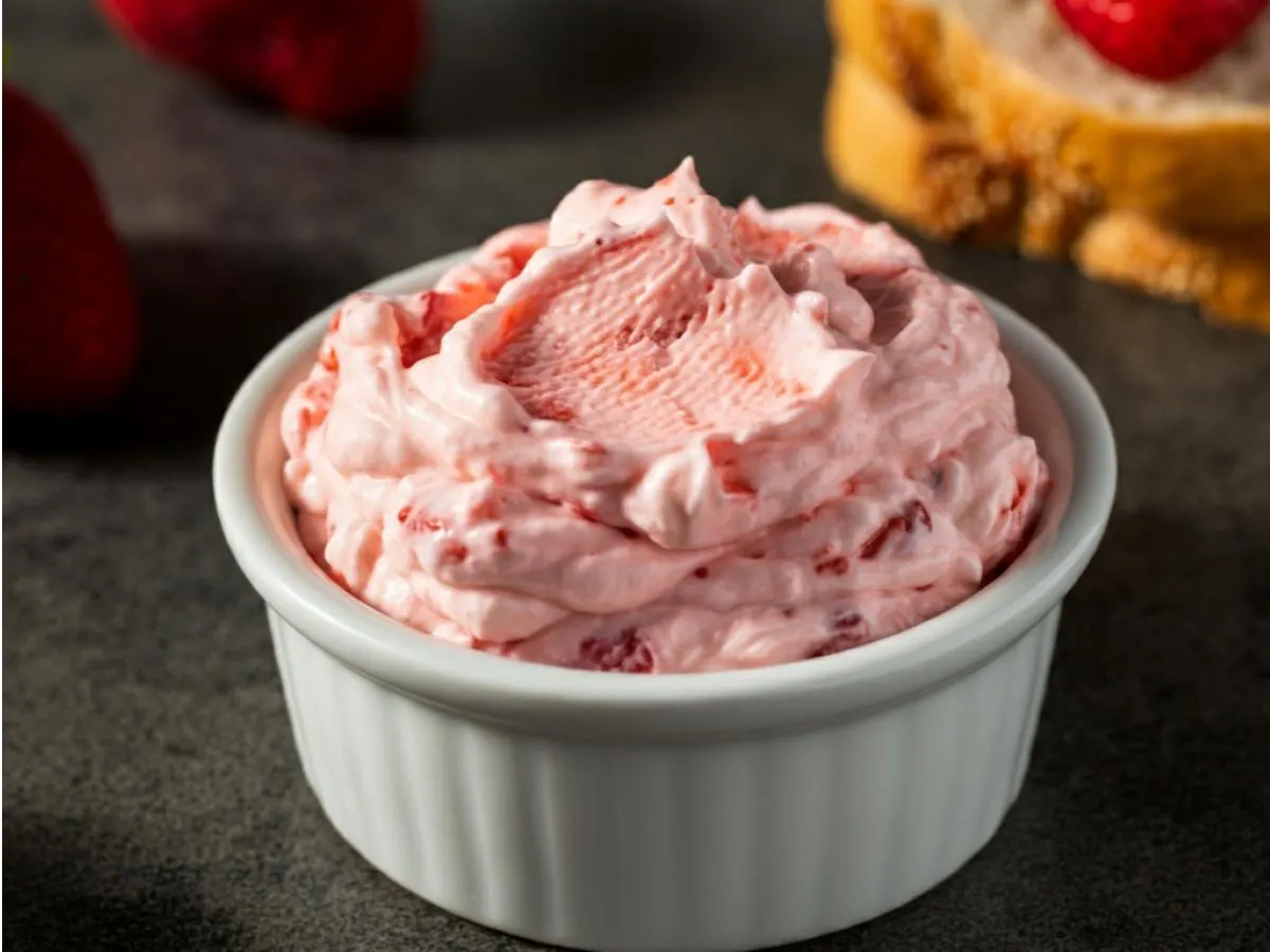 A La Carte Strawberry Cream Cheese A La Carte Strawberry Cream Cheese