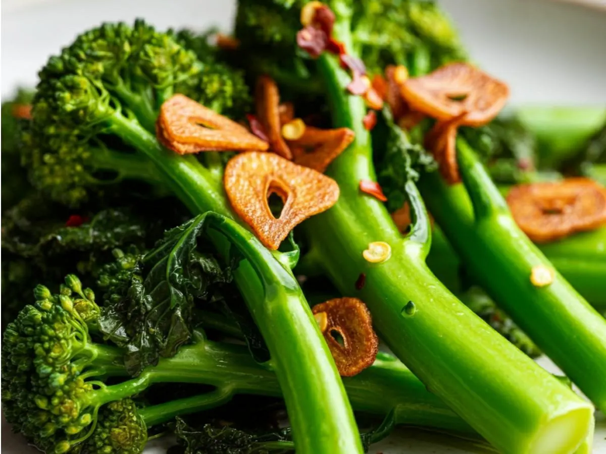 Broccoli Rabe With Crispy Garlic Broccoli Rabe With Crispy Garlic