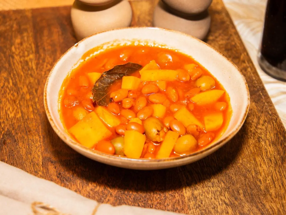 Side of Habichuelas (Stewed Beans) Side of Habichuelas (Stewed Beans)