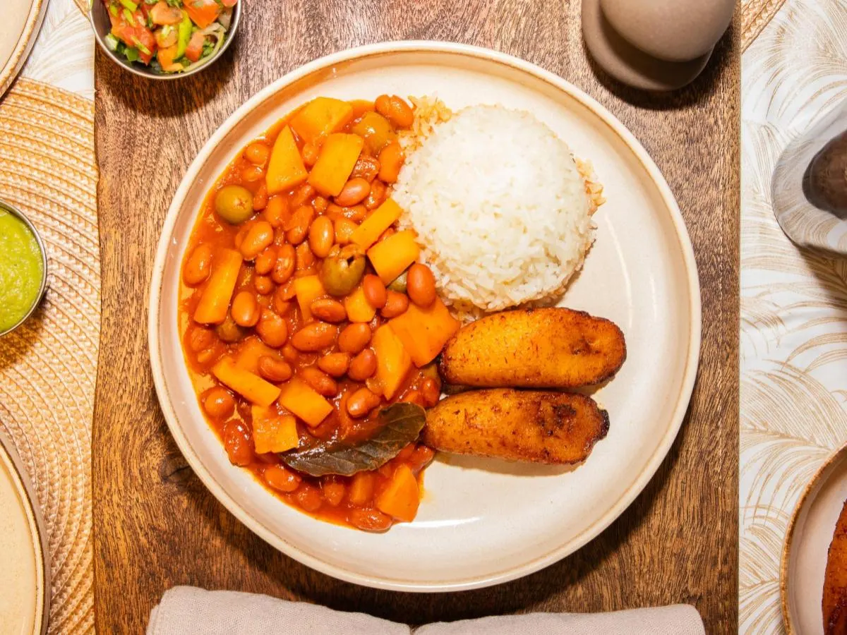 Arroz con Habichuelas with White Rice [Large]