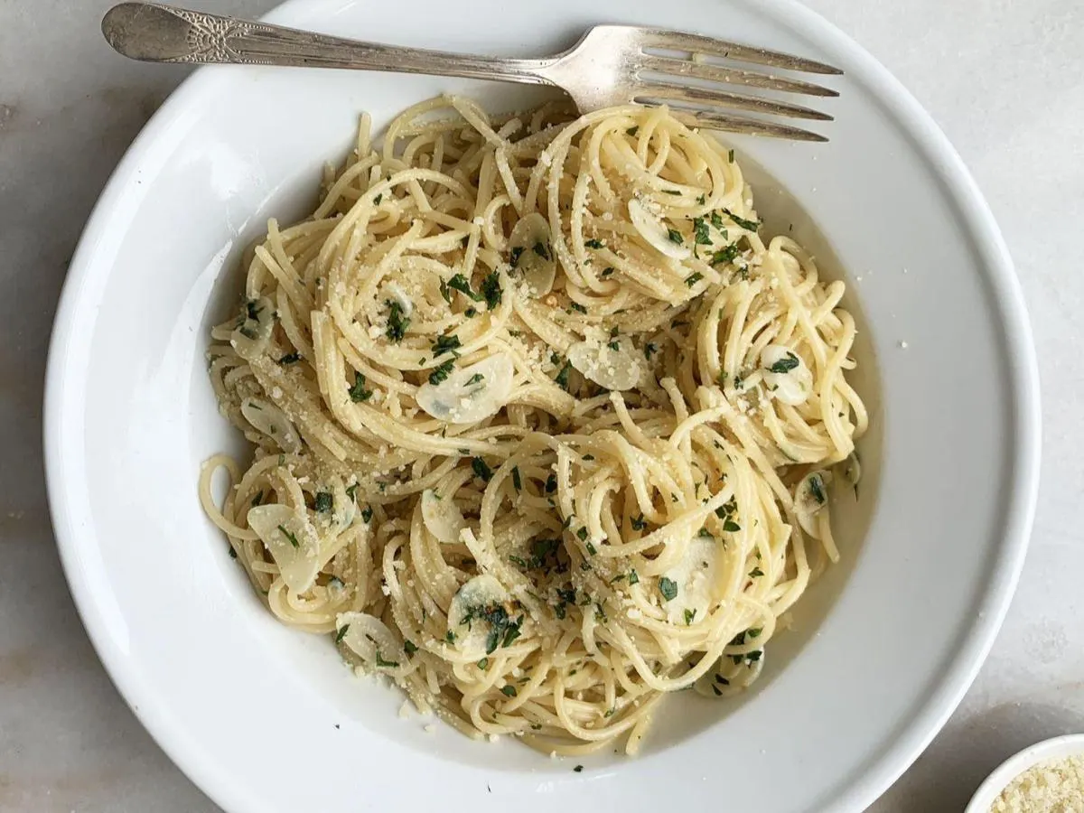 Linguini Aglio Olio - Vegan/No Cheese Linguini Aglio Olio - Vegan/No Cheese
