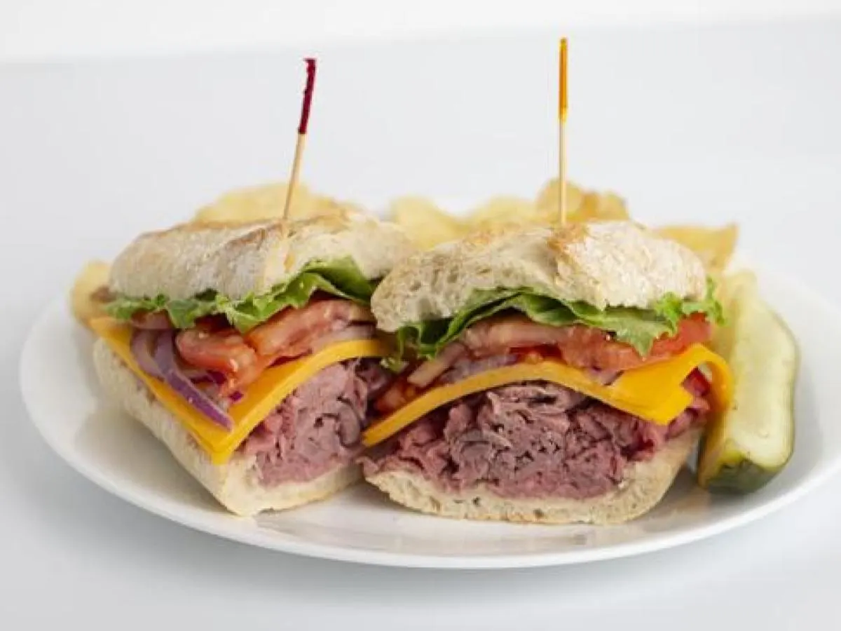 Roast Beef Sandwich | Fresh Fruit