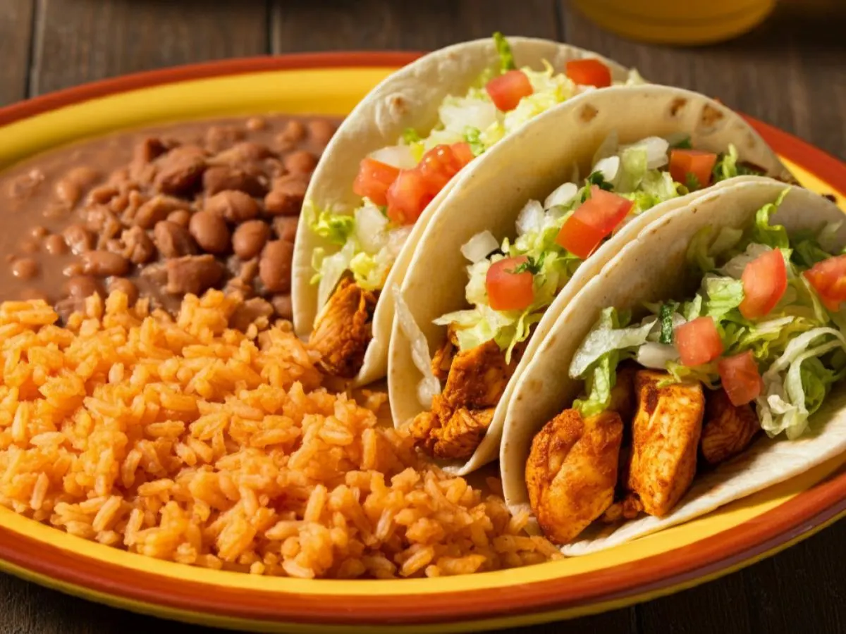 American Style Chicken Taco Box on Corn Tortillas [21oz]