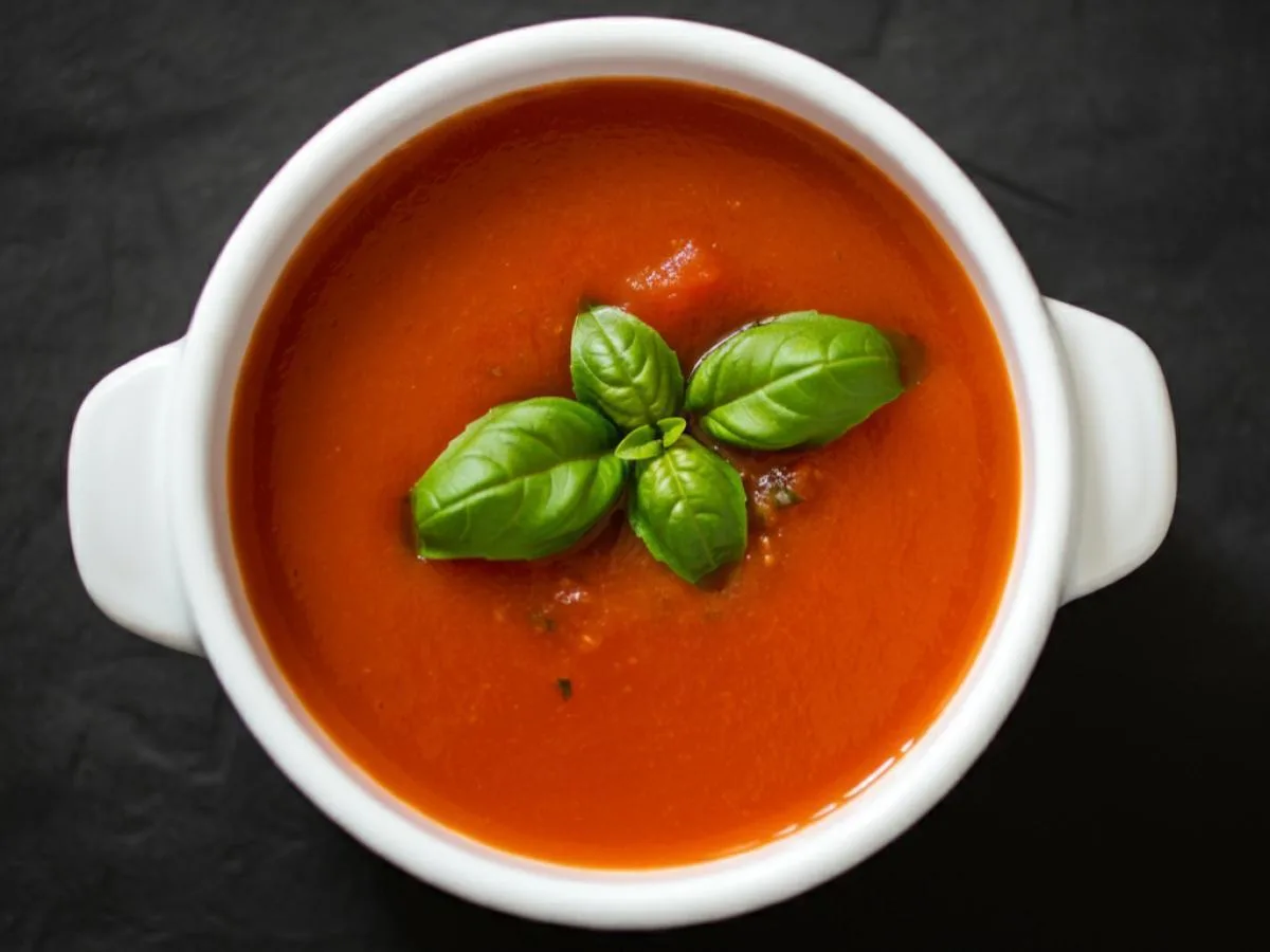 Tomato Basil Soup (Vegetarian) Tomato Basil Soup (Vegetarian)