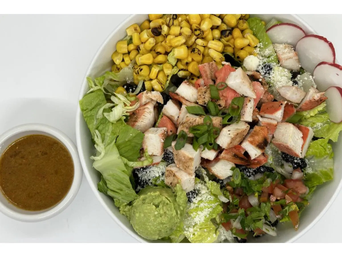 Travieza Salad with Grilled Chicken Travieza Salad with Grilled Chicken