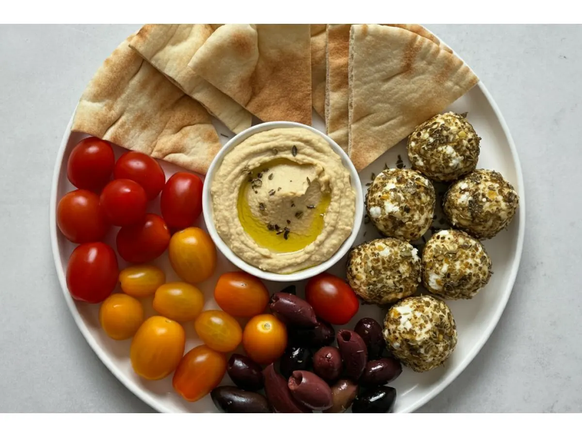 Hummus, Pita and Cheese Boxed App