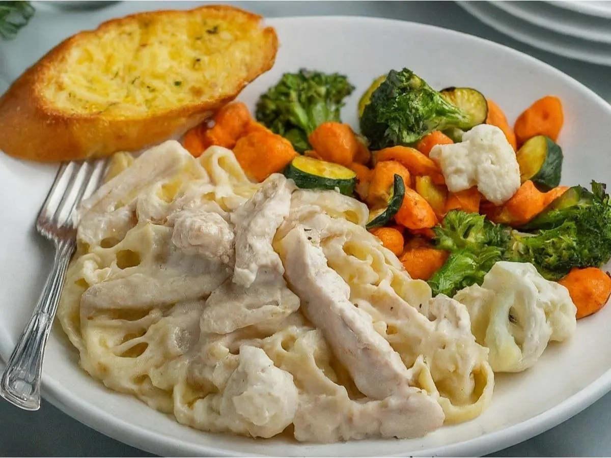Chicken Fettuccine Alfredo with Roasted Vegetables Chicken Fettuccine Alfredo with Roasted Vegetables
