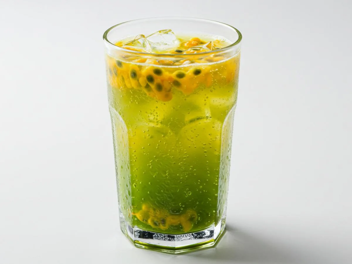 Medium Passion Fruit Green Tea (Regular Sweet) Medium Passion Fruit Green Tea (Regular Sweet)