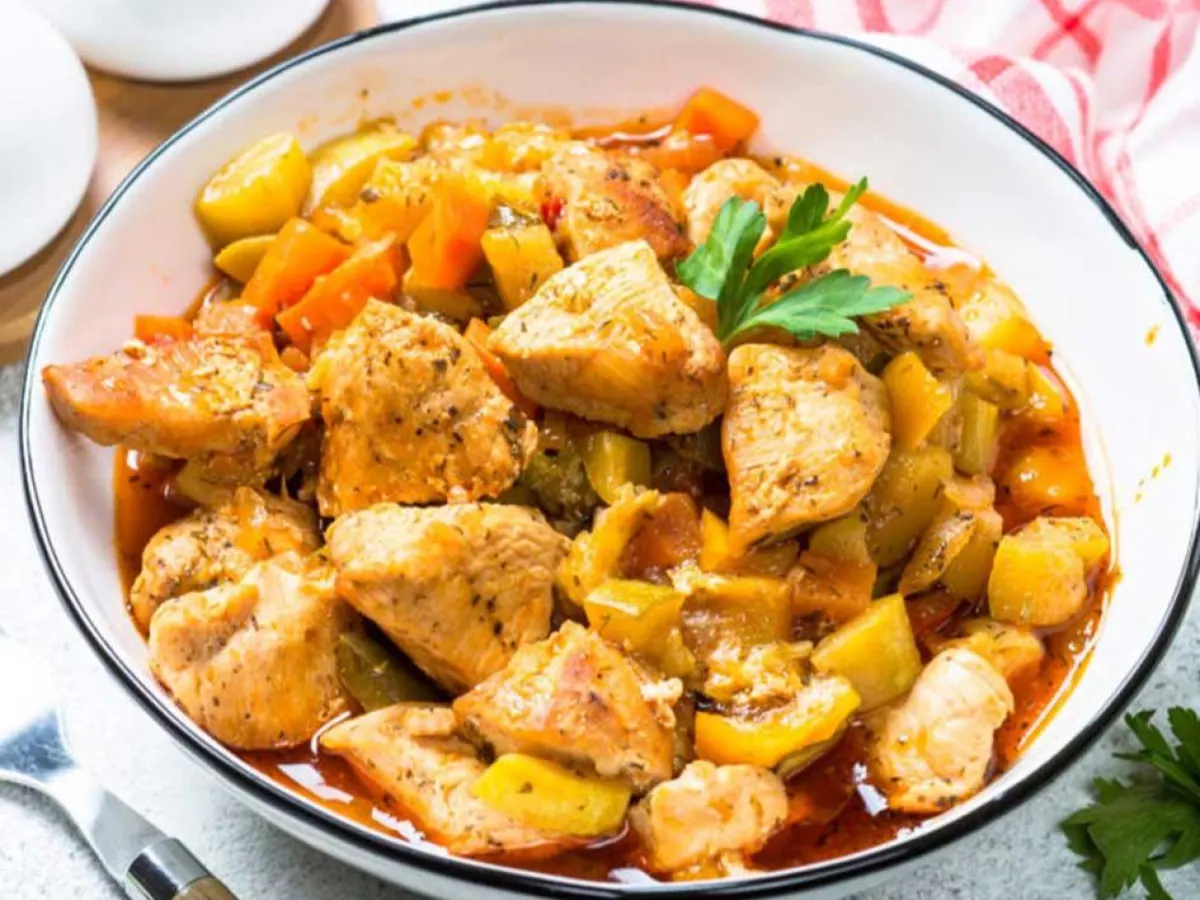 A La Carte Pollo Guisado