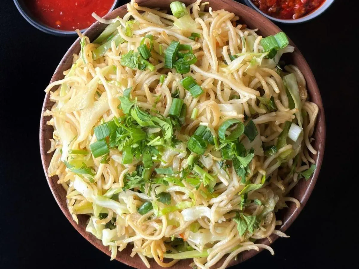 Veggie Wok Tossed Hakka Noodles Veggie Wok Tossed Hakka Noodles