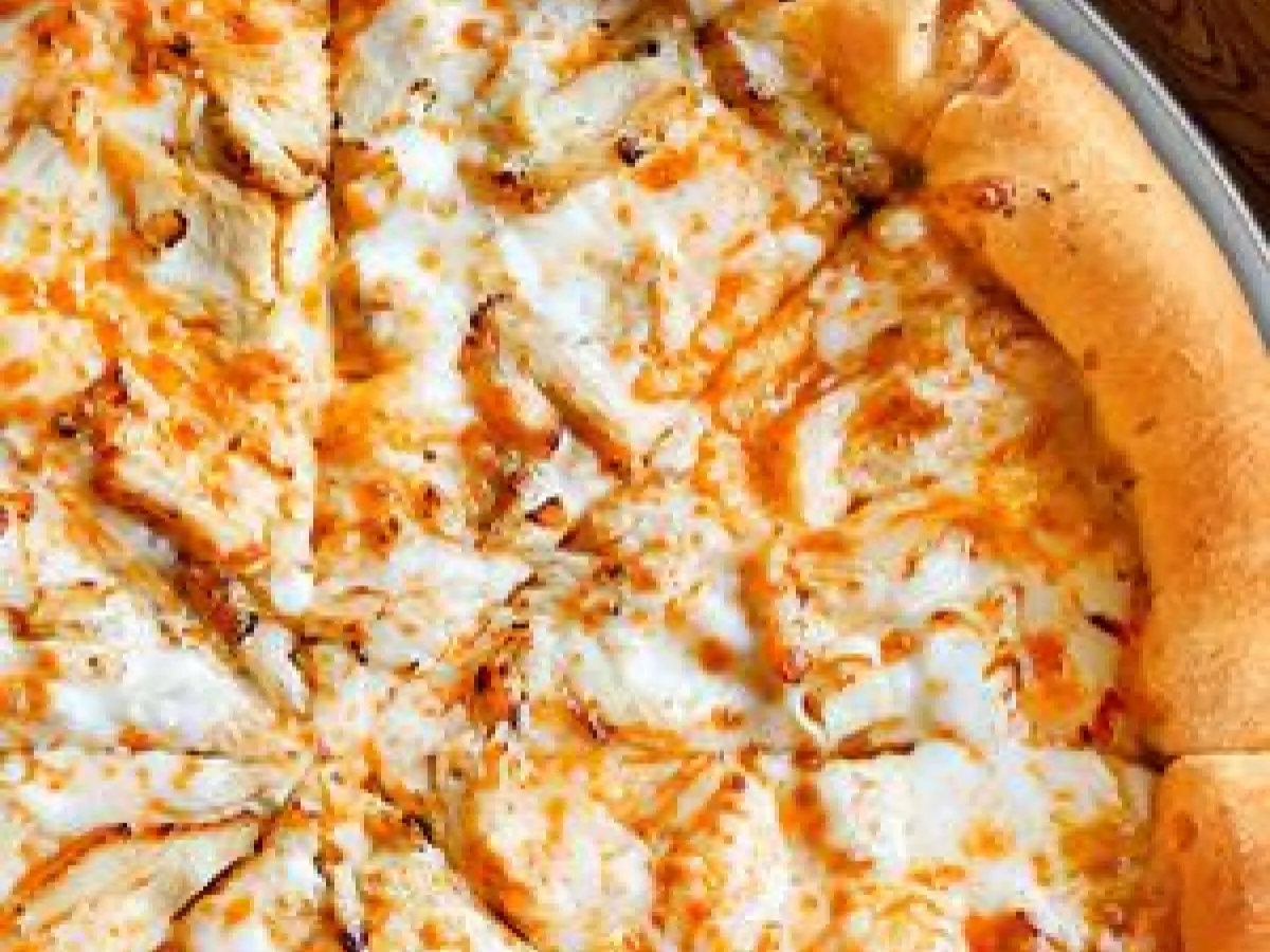 Buffalo Chicken Pizza (Gluten Free) Buffalo Chicken Pizza (Gluten Free)