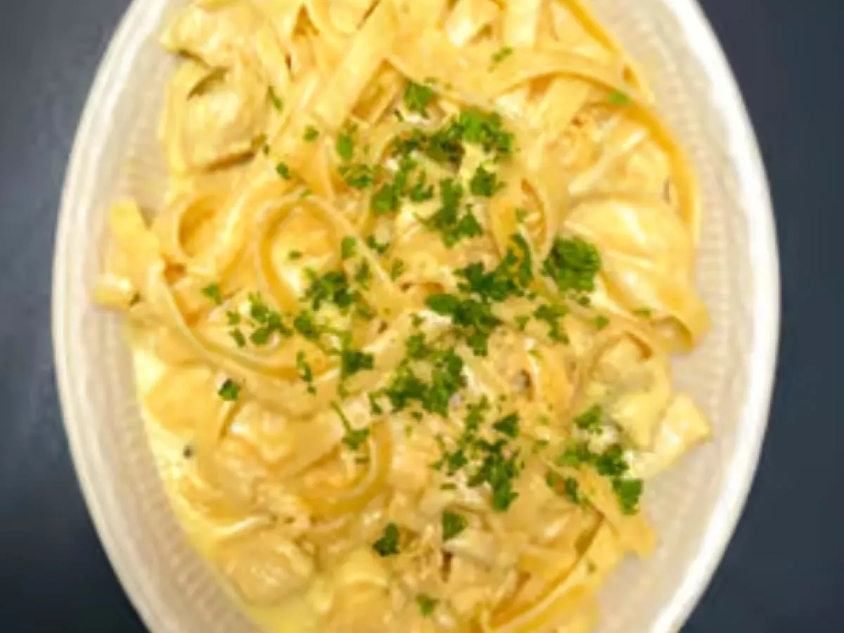 Fettuccine Chicken Alfredo Boxed Meal [Small]