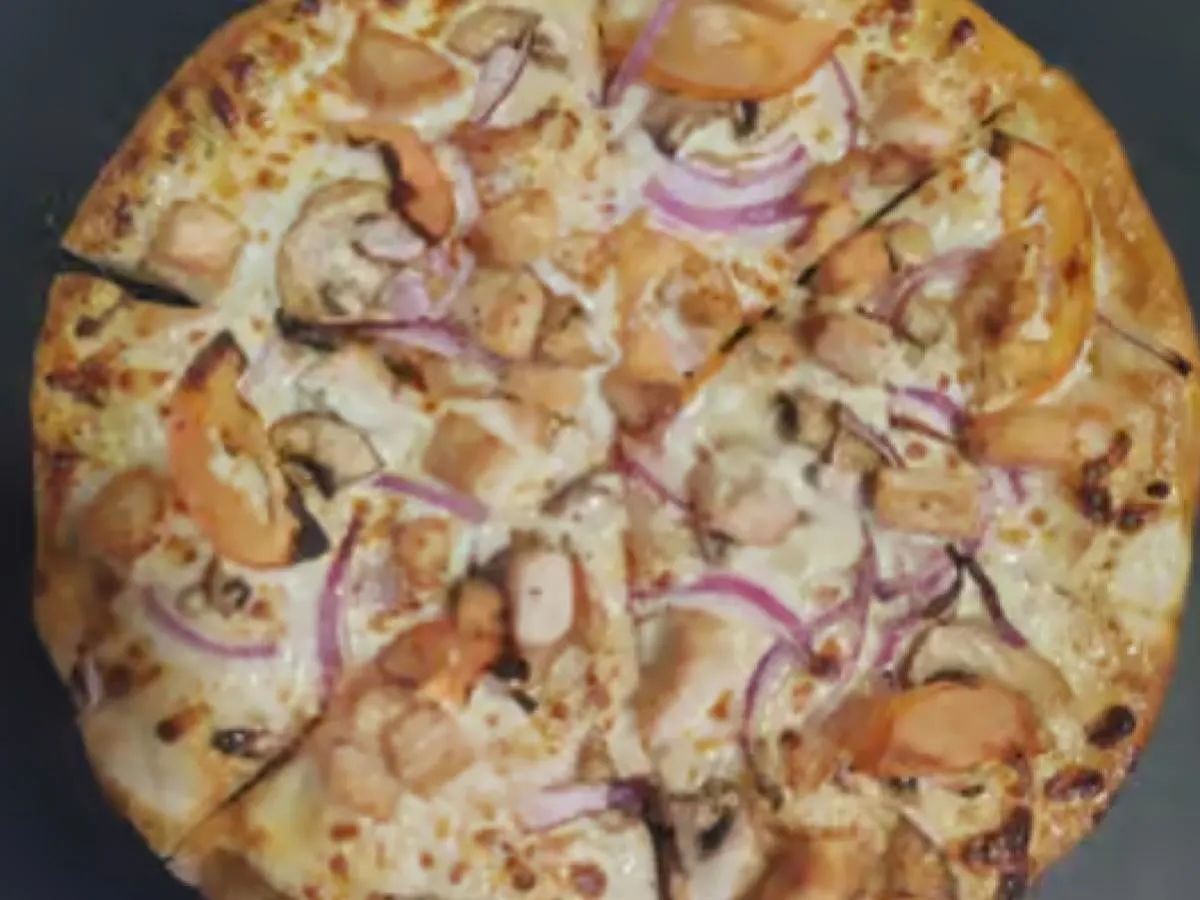 14" Smokey Garlic Chicken Pizza 14" Smokey Garlic Chicken Pizza