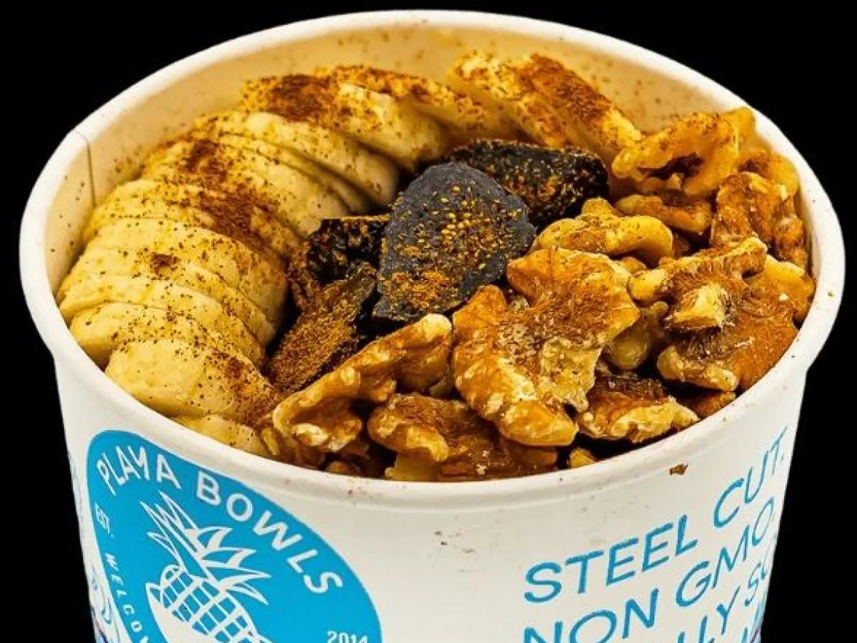 Banana, Cinnamon, Figs, and Walnuts Oatmeal Bowl