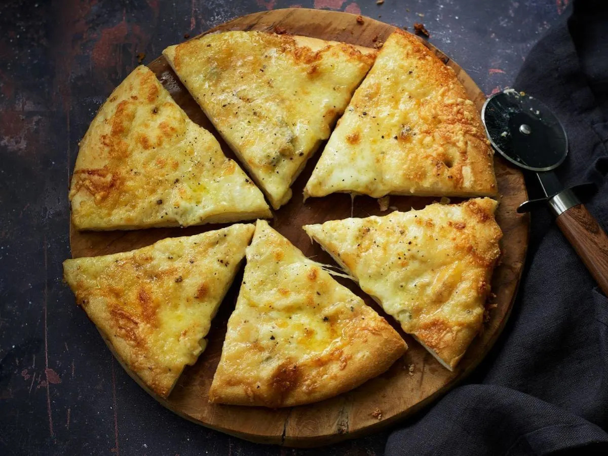 Vegan Cheese Pizaa