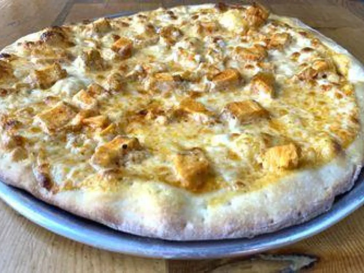 Buffalo Chicken Pizza with Dairy-Free Cheese [18"]