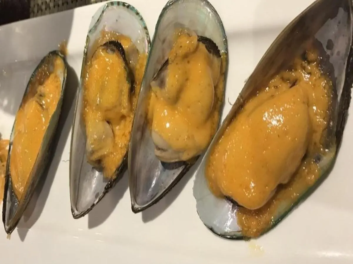 Spicy Baked Mussels