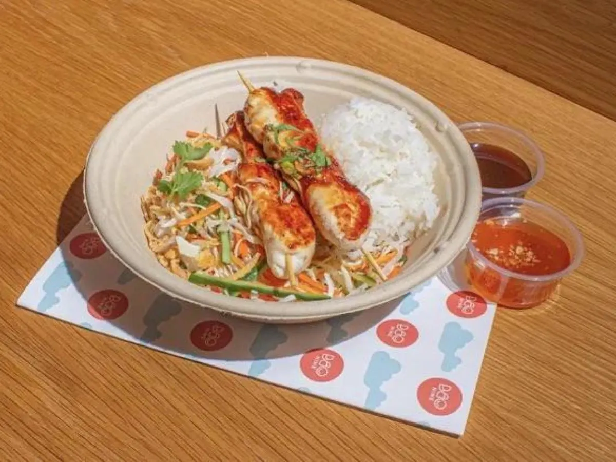 Bowl Boxed Lunch — Grilled Chicken with Rice and Spicy Sauce