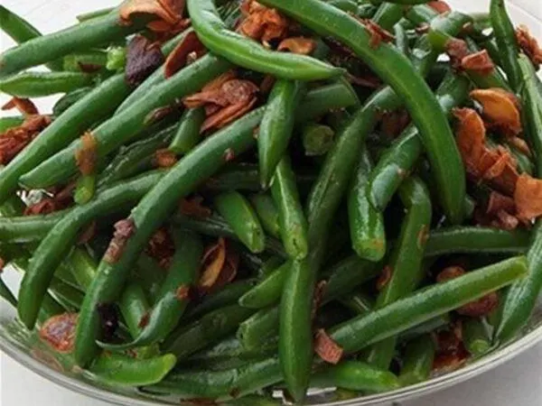 Green Beans with Roasted Garlic