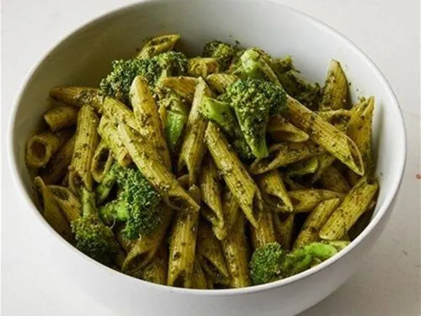 Penne with Broccoli and Pesto