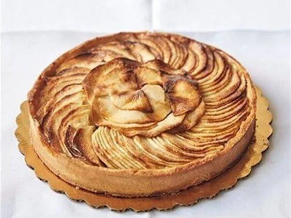 Apple Tart with Pastry Cream