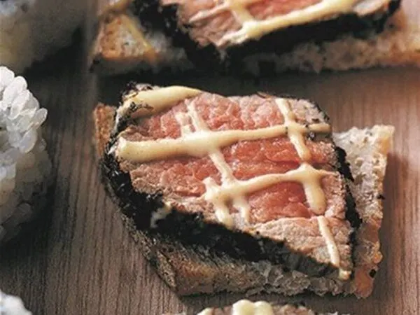 Filet au Poivre Crostini