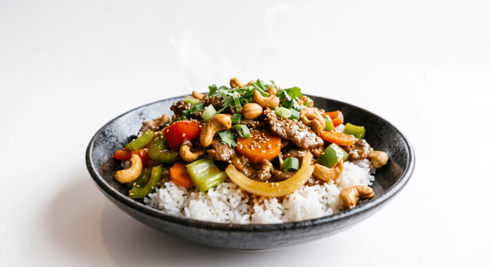 Golden Cashew with Beef [16oz]