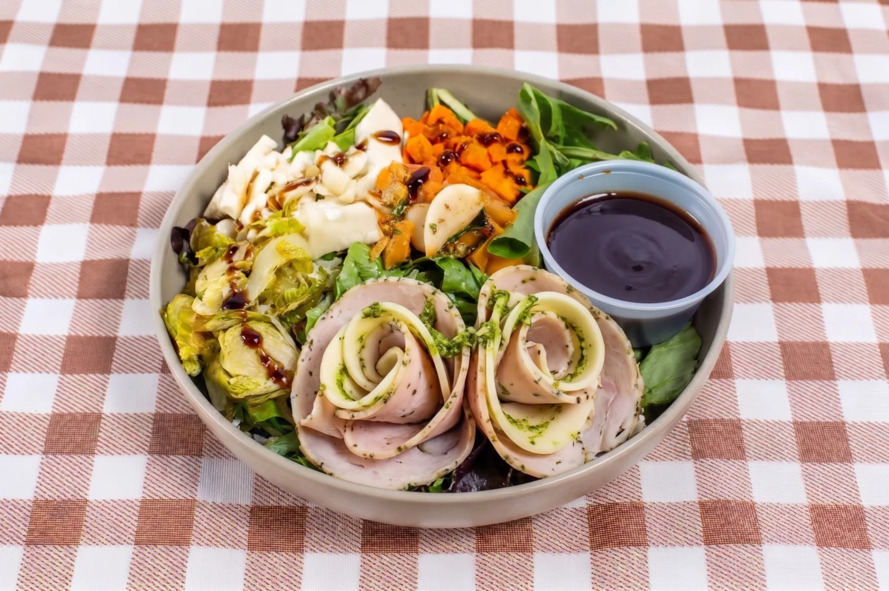 Green Salad with Fra'mani Turkey and Pesto Provolone