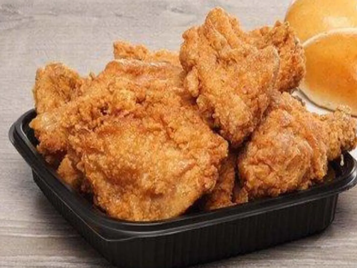 8 Piece Whole Bird Box - 2 Breasts, 2 Drumsticks, 2 Thighs, 2 Wings, Biscuits