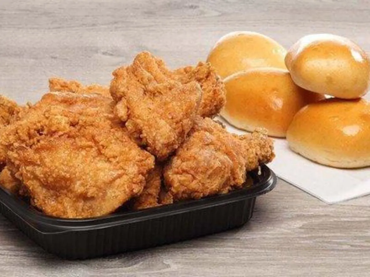 8 Piece Whole Bird Box - 4 Breasts and 4 Wings, Yeast Rolls
