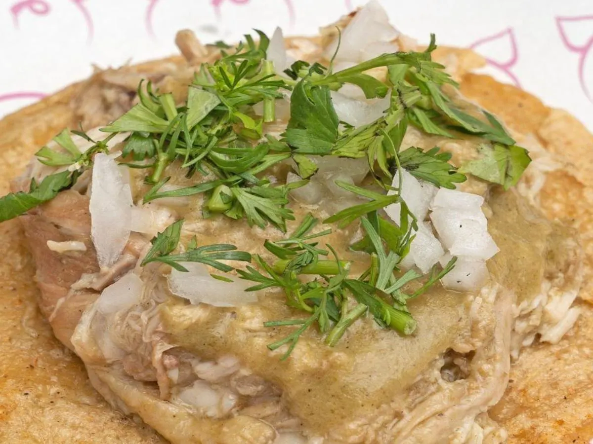 Guisado - Mole Verde (Chicken Leg)