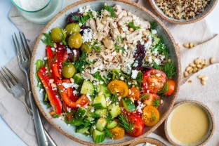 Greek Chicken Quinoa Bowl with Lemon Juice and Olive Oil Greek Chicken Quinoa Bowl with Lemon Juice and Olive Oil
