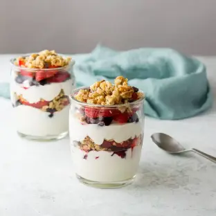 Vanilla Yogurt Parfait With Granola