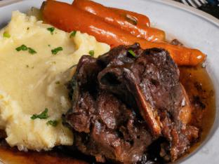 Braised Pork Butt Osso Buko with Garlic Mashed Potatoes and Roasted Carrots [21 oz]