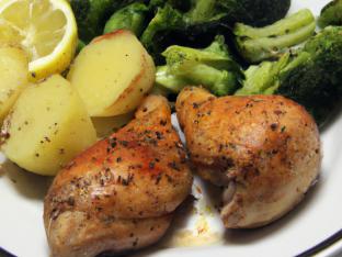 Lemon Pepper Chicken with Roasted Potatoes and Steamed Broccoli [21 oz]