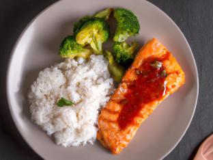 Grilled Atlantic Salmon with Sweet Chili Sauce, Coconut Rice and Steamed Broccoli [18 oz]