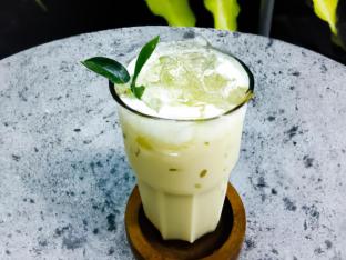 Jasmine Green Tea with Rock Salt Crema [16 oz full sweet]