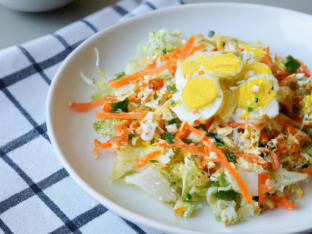 Asian Crunch Slaw with Hard-Boiled Eggs [18 oz]